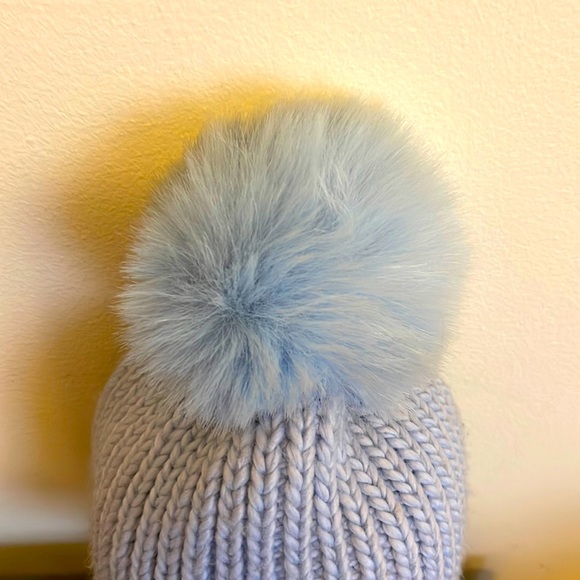 - - The luxurious DY Pom Pom Hat is a must have! By the hat 🎩 - Picture 3 of 3
